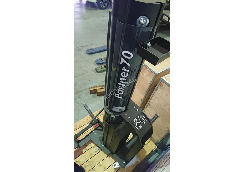 caption Corghi Partner 70 Wheel Lifter
