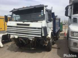 1994 Scania P113M - picture2' - Click to enlarge