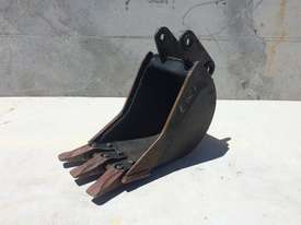 250MM TOOTHED TRENCHING BUCKET TO SUIT 1-2T EXCAVATOR E061 - picture0' - Click to enlarge