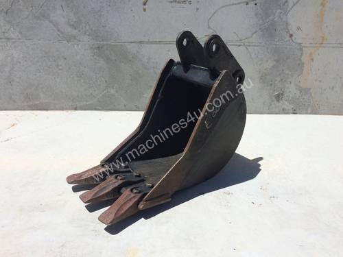 250MM TOOTHED TRENCHING BUCKET TO SUIT 1-2T EXCAVATOR E061