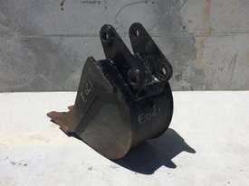 250MM TOOTHED TRENCHING BUCKET TO SUIT 1-2T EXCAVATOR E061 - picture2' - Click to enlarge