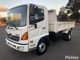 2010 Hino FC4J Series 2 - picture2' - Click to enlarge