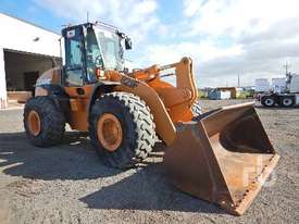 CASE 821F Wheel Loader - picture0' - Click to enlarge