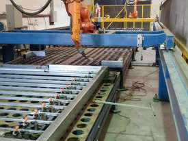 Robot Welding System - picture0' - Click to enlarge