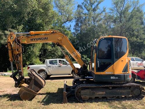 Hyundai R80-9 excavator with air con ROPS, quick hitch, tilt, GP and trench buckets 3000 hours