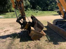 Hyundai R80-9 excavator with air con ROPS, quick hitch, tilt, GP and trench buckets 3000 hours - picture1' - Click to enlarge