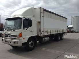 2006 Hino GH - picture2' - Click to enlarge