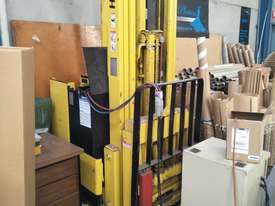 Electric Narrow Aisle Forklift - picture0' - Click to enlarge