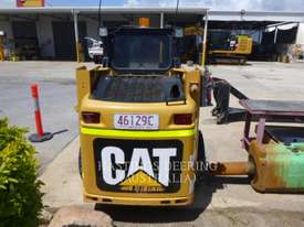 CATERPILLAR 226B3LRC Skid Steer Loaders - picture2' - Click to enlarge