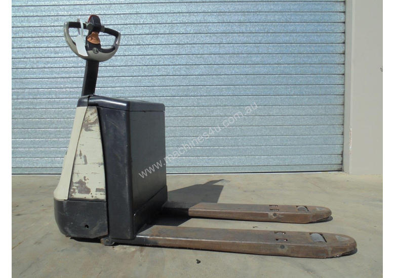 caption Crown WP2320 Pallet Jack Jack/Lifting