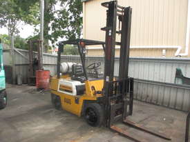 Komatsu 2.5 ton LPG Cheap Used Forklift  #1527 - picture0' - Click to enlarge