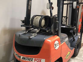 Toyota 32-8FG25 LPG / Petrol Counterbalance Forklift - picture1' - Click to enlarge