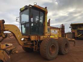 2007 Komatsu GD825A-2 Grader - picture2' - Click to enlarge