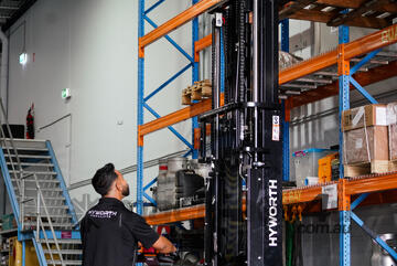 1.4T Walkie Reach Stacker: Exclusive Distributor, the Ideal Warehouse Machine!
