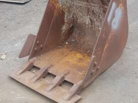 5 Tonne 700mm GP Bucket with Edge welded under teeth. In good used condition.  6 month warranty - picture0' - Click to enlarge
