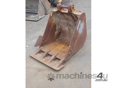 5 Tonne 700mm GP Bucket with Edge welded under teeth. In good used condition.  6 month warranty