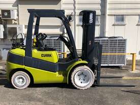 Refurbished Non Marking Tyres 3.0t LPG CLARK Forklift - Hire - picture0' - Click to enlarge