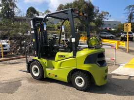 Near New Container Access 2.5t LPG CLARK Forklift - picture1' - Click to enlarge