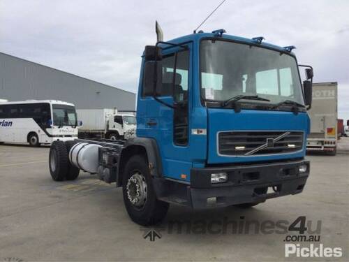 2002 Volvo FL6