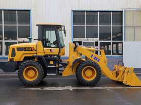 NEW UHI LG940 ARTICULATED WHEEL LOADERS - picture0' - Click to enlarge