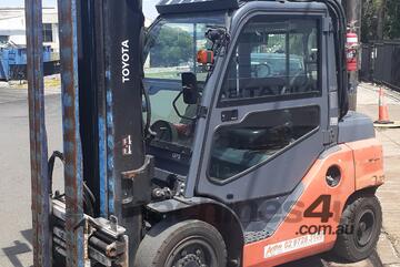 ACTIVE FORKLIFTS - Toyota 3.5 Ton Forklift 2016 model low hours 4.5m lift height twin pallet handler ACTIVE FORKLIFTS - Toyota 3.5 Ton Forklift 2016 model low hours 4.5m lift height twin pallet handler