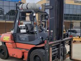 Toyota 7FG70 7 Ton forklift for sale 2.4m long tynes Side shift & Hydraulic forks 5.5m mast - picture2' - Click to enlarge