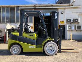 3.0t LPG CLARK Container Forklift - Hire - picture0' - Click to enlarge