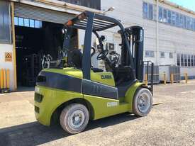 3.0t LPG CLARK Container Forklift - Hire - picture1' - Click to enlarge