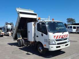 Hino 300 Series - picture0' - Click to enlarge