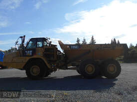 Caterpillar 725C2 Articulated Dump Truck  - picture2' - Click to enlarge