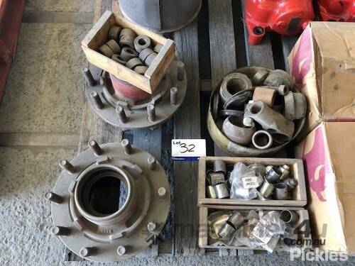 2x Wheel Hubs & Various Fittings