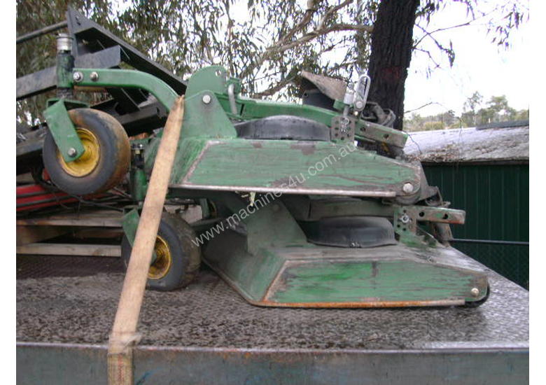 caption john deere , mower decks for F14 , 62