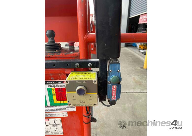 caption Genie S45 45ft Straight Boom Lift – Powerful, Precise, and Perfect for Outdoor and Challenging Jobs!