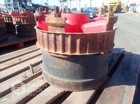 2 X PALLETS COMPRISING OF AXLE HUBS - picture2' - Click to enlarge