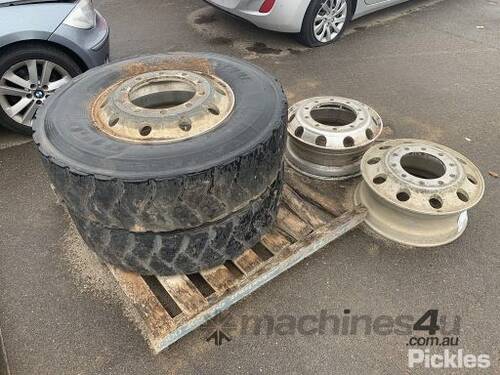 Lot of 4 Alcoa Rims & 2 Tyres