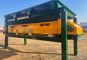 Thomas Feed Hopper and Conveyer For Sale Thomas Feed Hopper and Conveyer For Sale