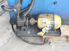 approx 500t Hydraulic Swaging Forge Press 4 column Blacksmith very large ram - picture2' - Click to enlarge