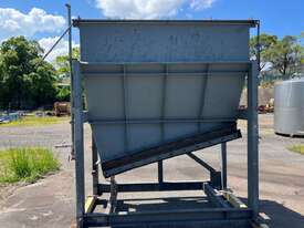 Feed Hopper 1.5m3 heavy duty, with Sanki conveyor - picture1' - Click to enlarge