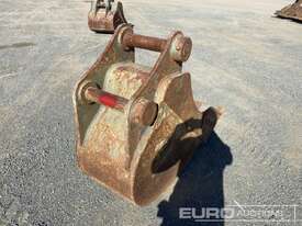 Komatsu 540mm Trench Bucket - picture2' - Click to enlarge