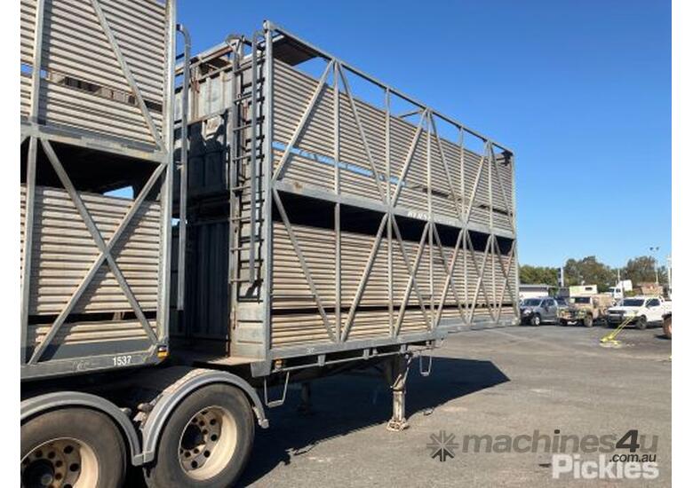 Used 2010 byrne 2010 Byrne Tri Axle Trailer Tri axle cattle trailer A B