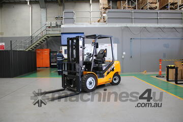 UN Forklift 2.5T Diesel - Excellent hydraulic system delivers great performance!