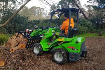 Avant 423 Articulated Wheel Loader w Telescopic Boom and Log Grab