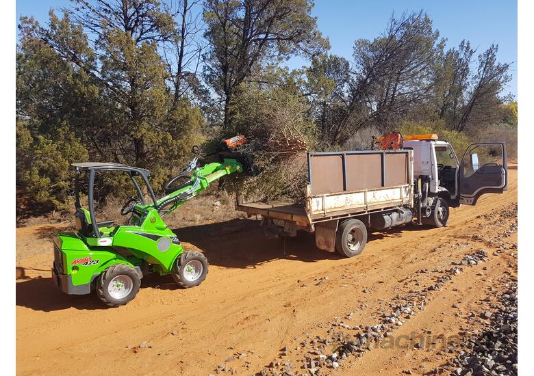 Avant 423 Articulated Wheel Loader w Telescopic Boom and Log Grab
