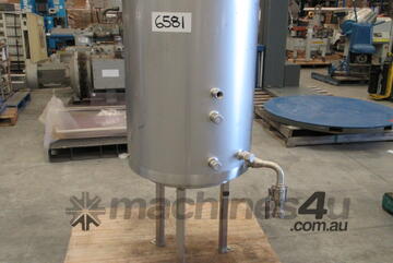 Stainless Steel Storage Tank (Vertical), Capacity: 200Lt
