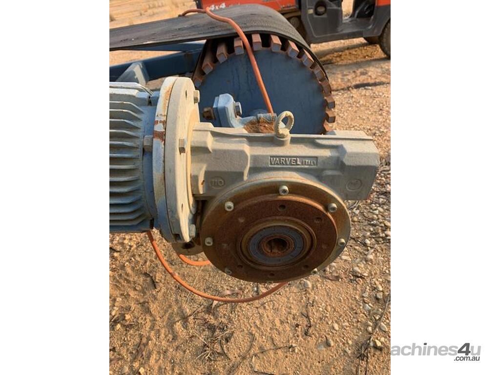 Used 16m CONVEYOR BELT WITH ELETRIC MOTOR AND GEAR BOX Belt Conveyor in