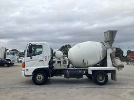 2003 Hino FC Cement Agitator - picture2' - Click to enlarge