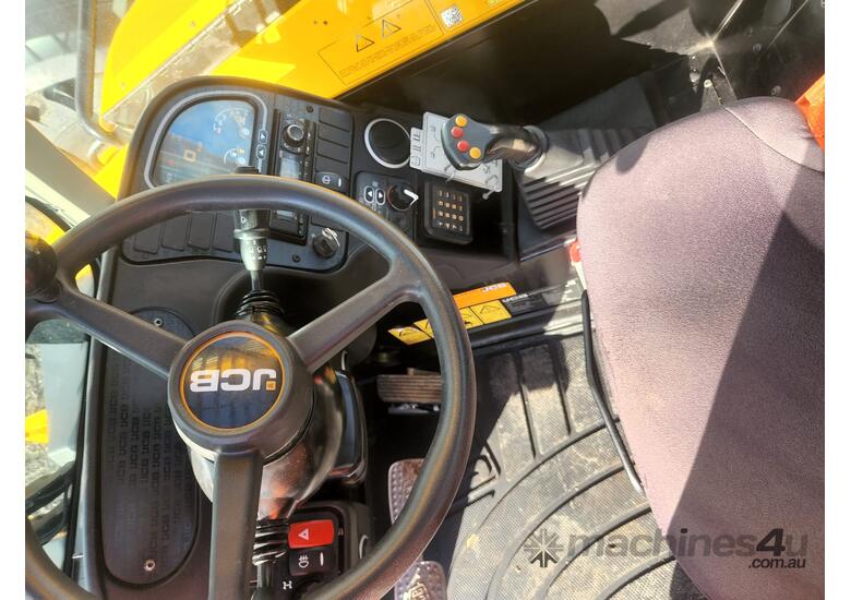 caption JCB 531-70 Telehandler - Only 516 hours, Great Condition!