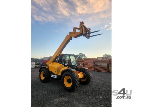 caption JCB 531-70 Telehandler - Only 516 hours, Great Condition!
