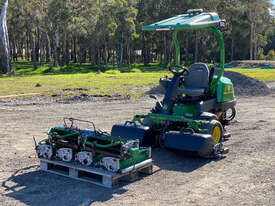 John Deere 2500E Golf Greens mower Lawn Equipment - picture0' - Click to enlarge