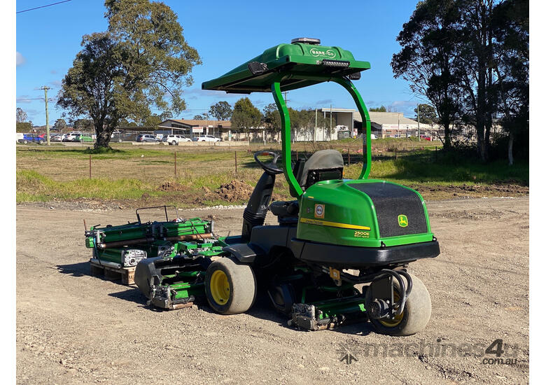 caption John Deere 2500E Golf Greens mower Lawn Equipment